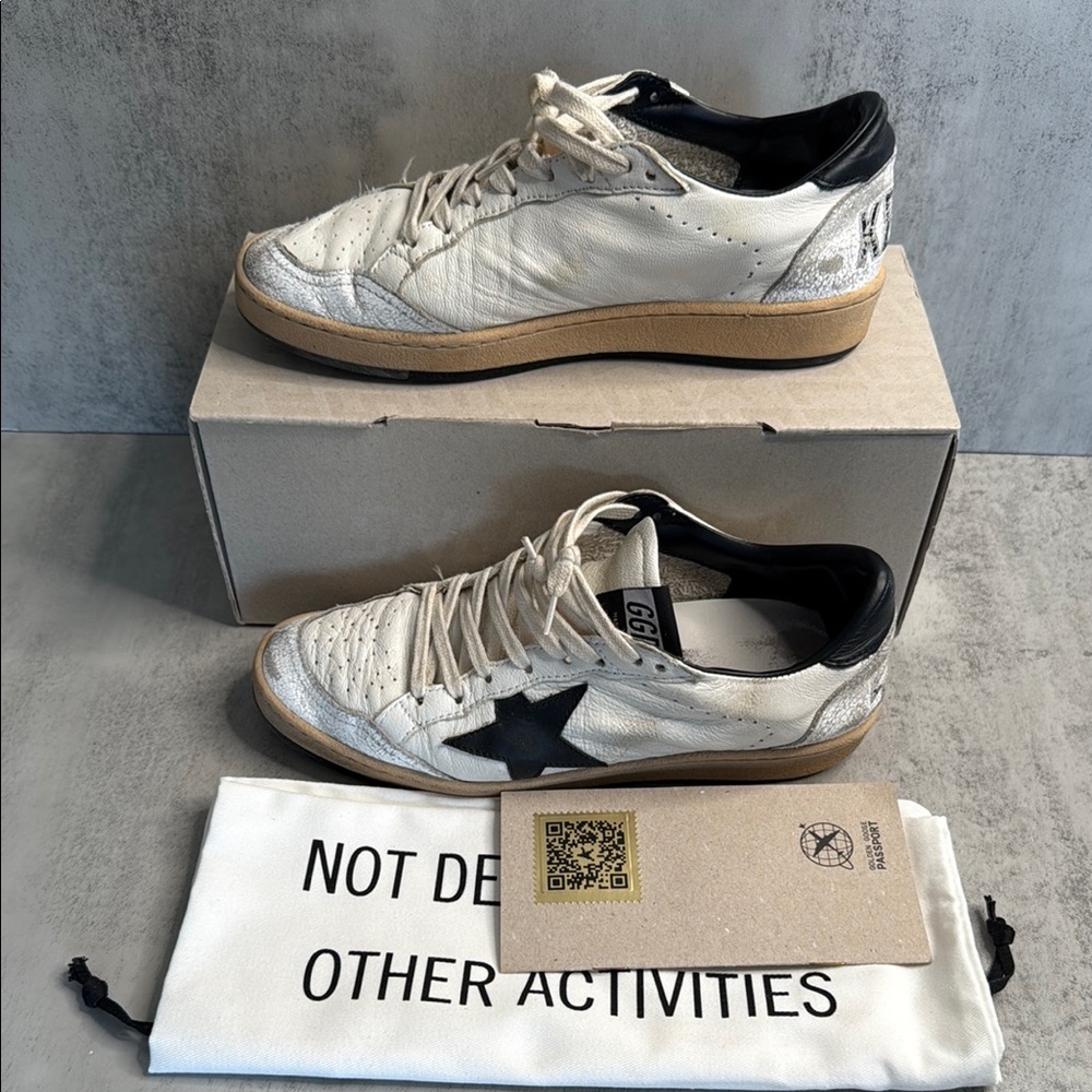 Golden Goose Women Ball Star in white nappa with black star